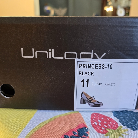 Black Patent Leather Mary Jane Shoes - Picture 7 of 8